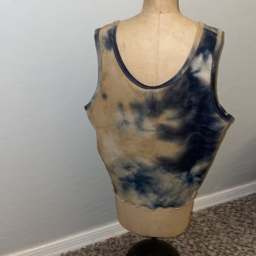 Top - Picture 2 of 2